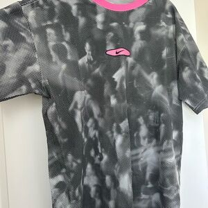 Nike MENS Black and Pink Shirt (Brand New)